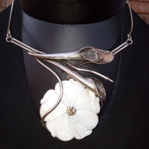 LG. Vintage Statement Necklace/Hand Carved Mop Shell Flower/Sterling Silver - Picture 1 of 11